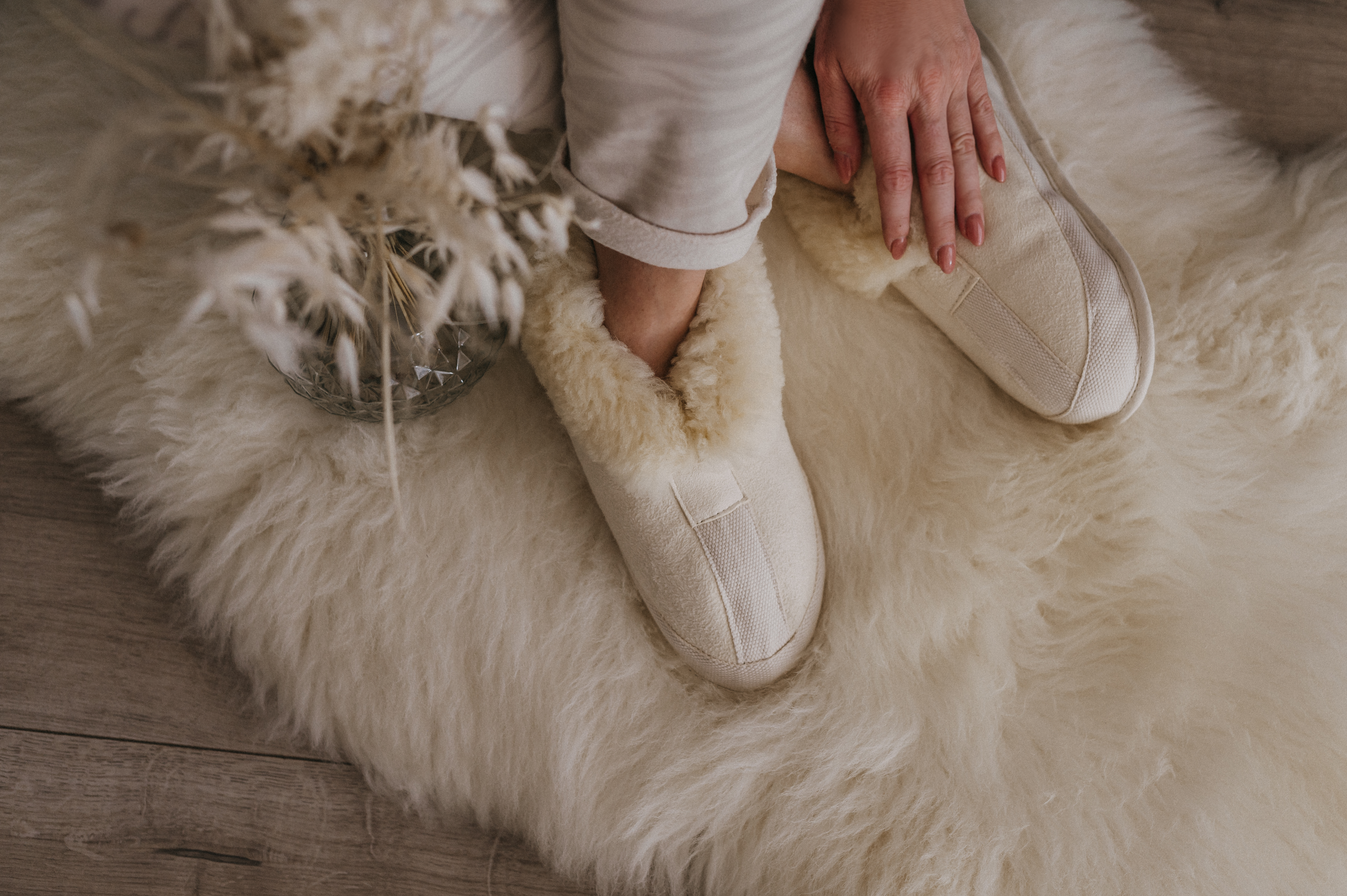 Welches Material hält im Winter warm? Lammfell vs. "andere Materialien" Welches Material hält im Winter warm? Lammfell vs. "andere Materialien"
